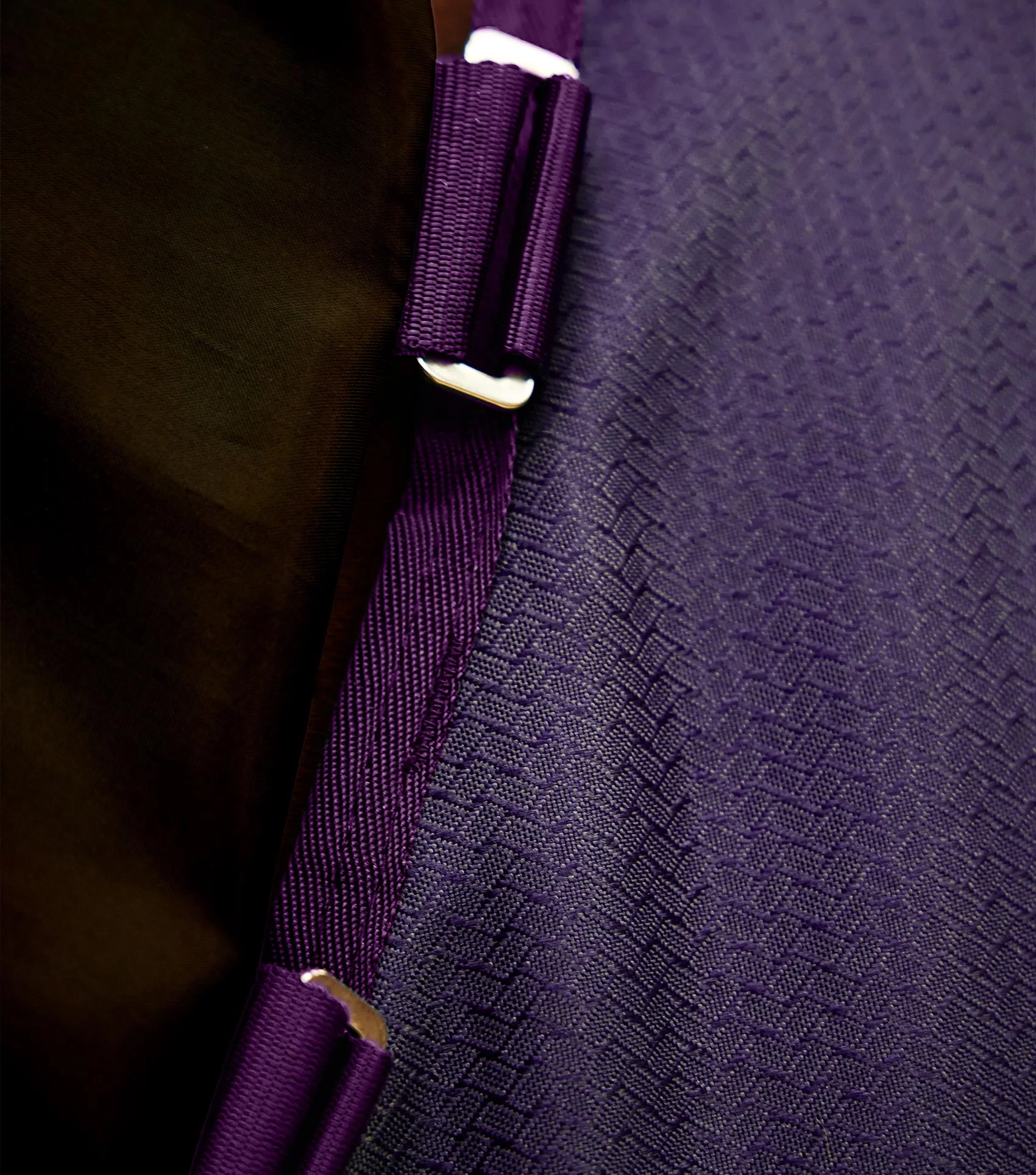 Stratus 600D Series 0g Turnout Rug with Classic Neck Cover Purple - Image 3