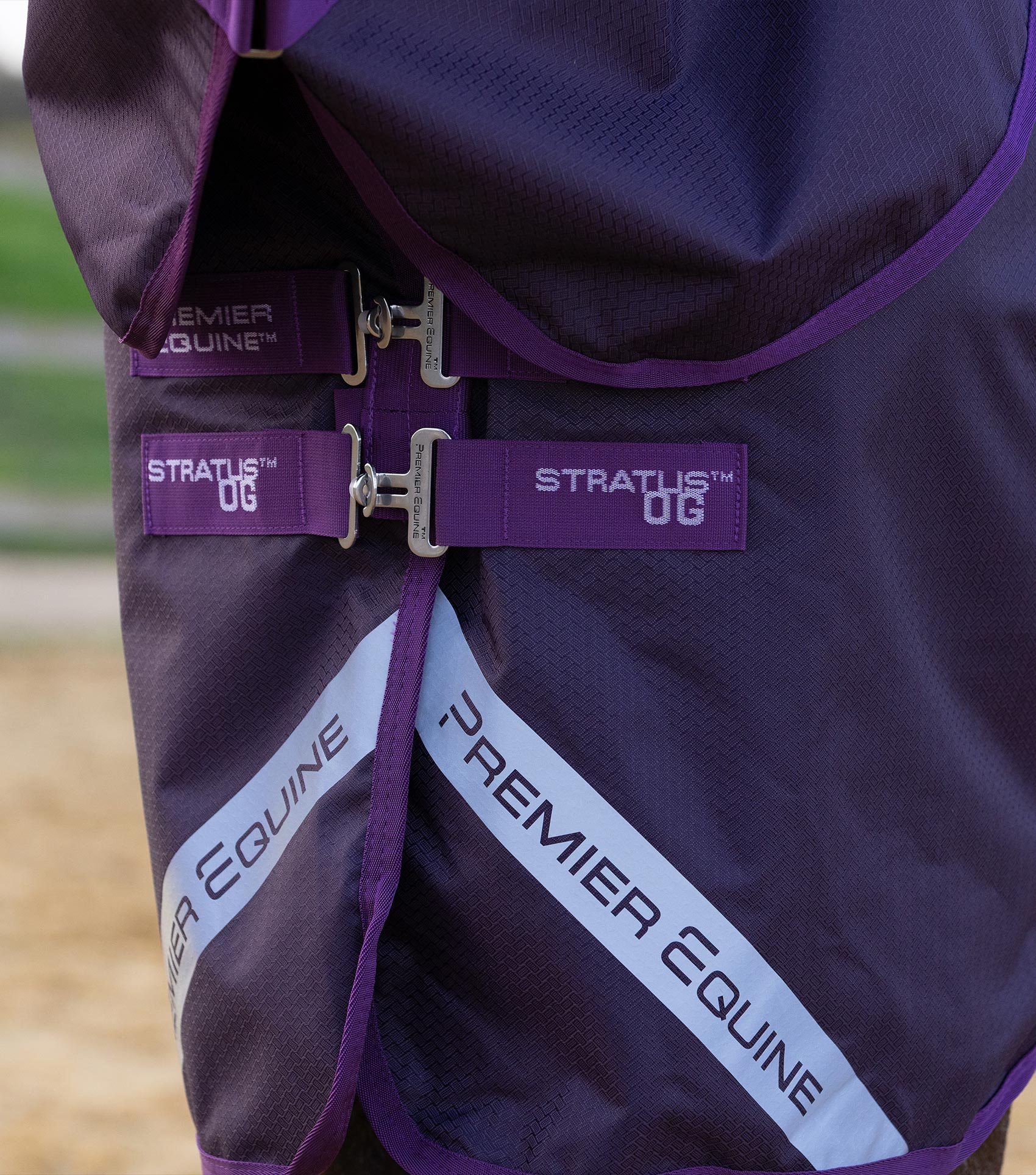Stratus 600D Series 0g Turnout Rug with Classic Neck Cover Purple - Image 4