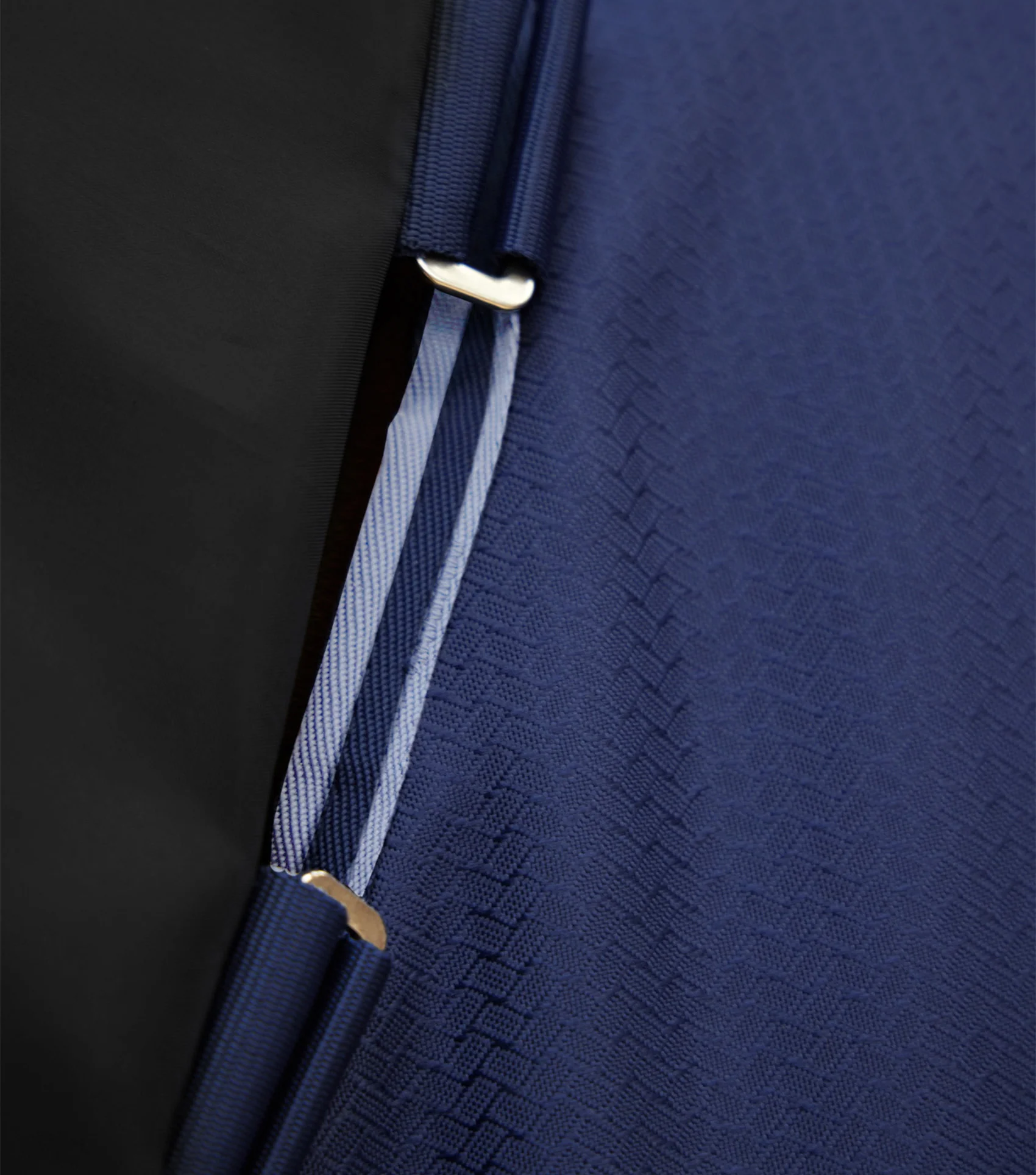 Stratus 600D Series 100g Turnout Rug with Classic Neck Cover Navy - Image 3
