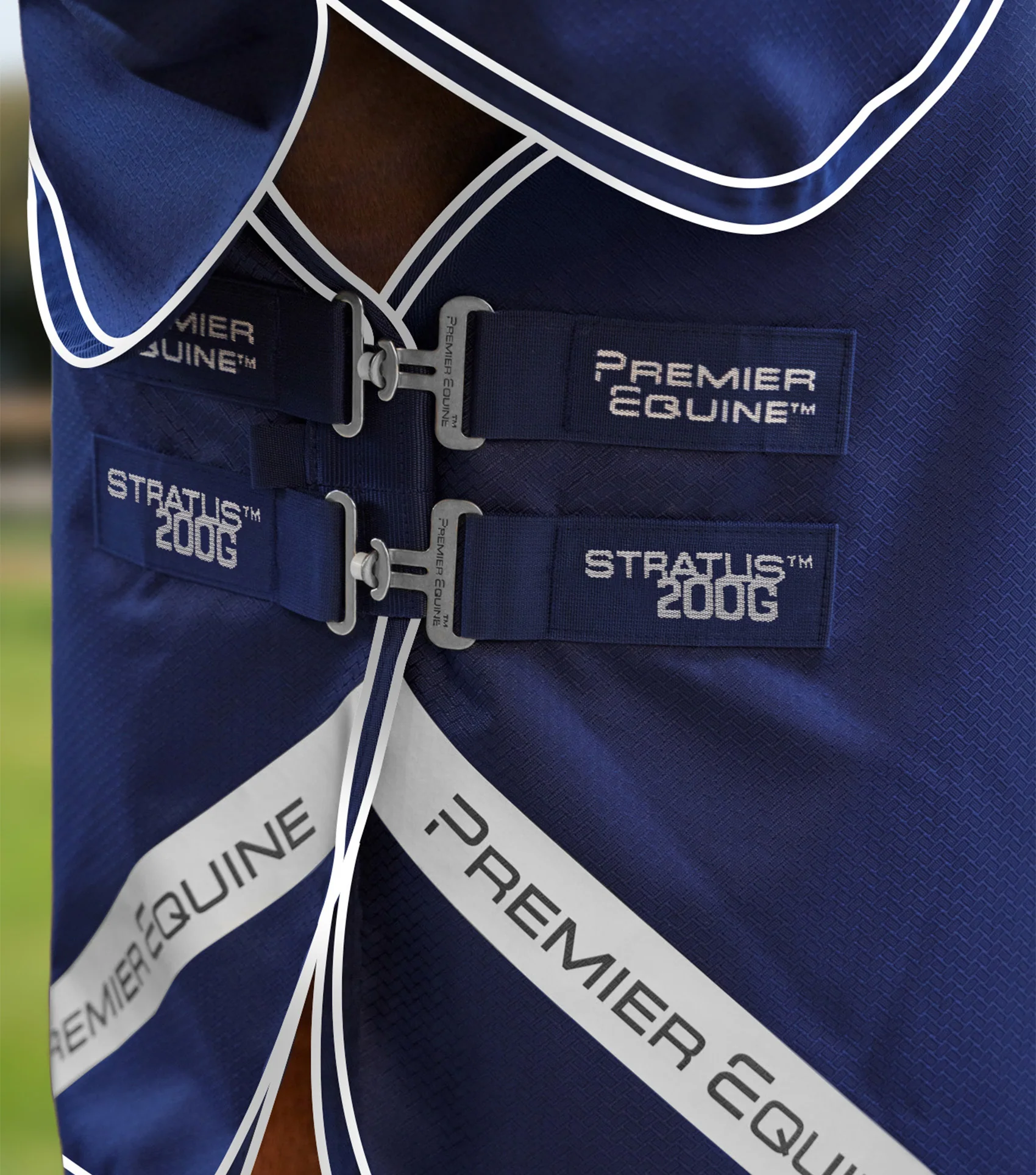 Stratus 600D Series 200g Turnout Rug with Classic Neck Cover Navy - Image 4