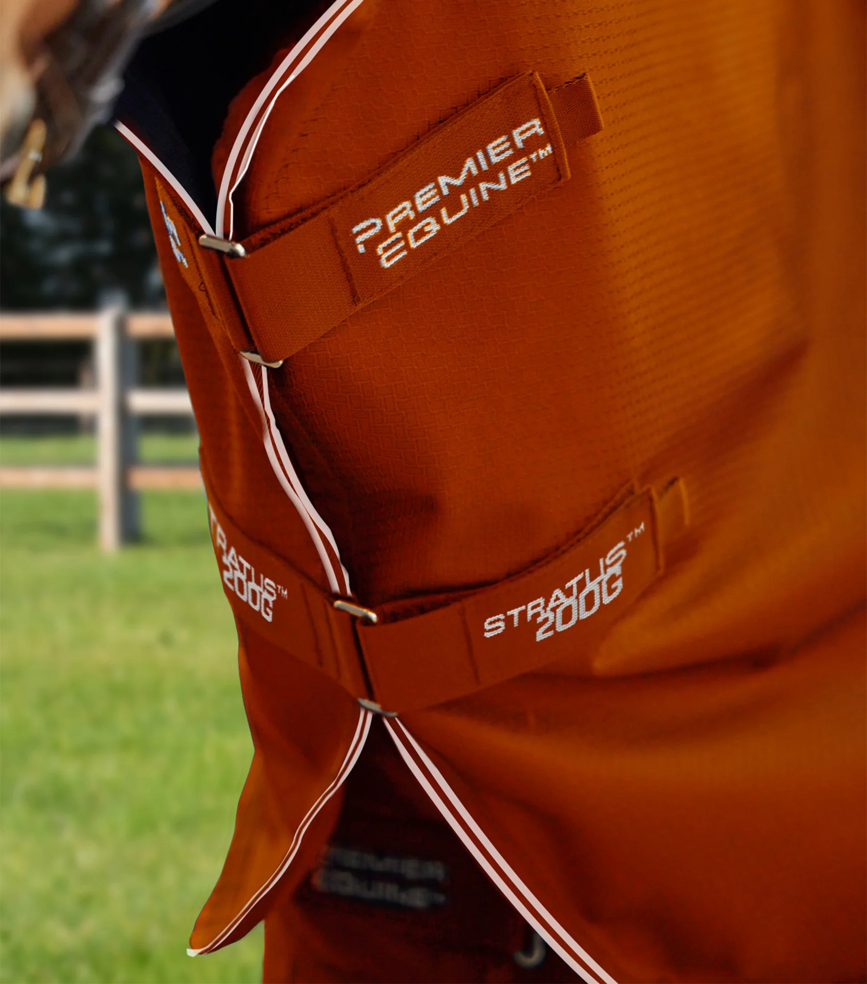 Stratus 600D Series 200g Turnout Rug with Classic Neck Cover Orange - Image 2