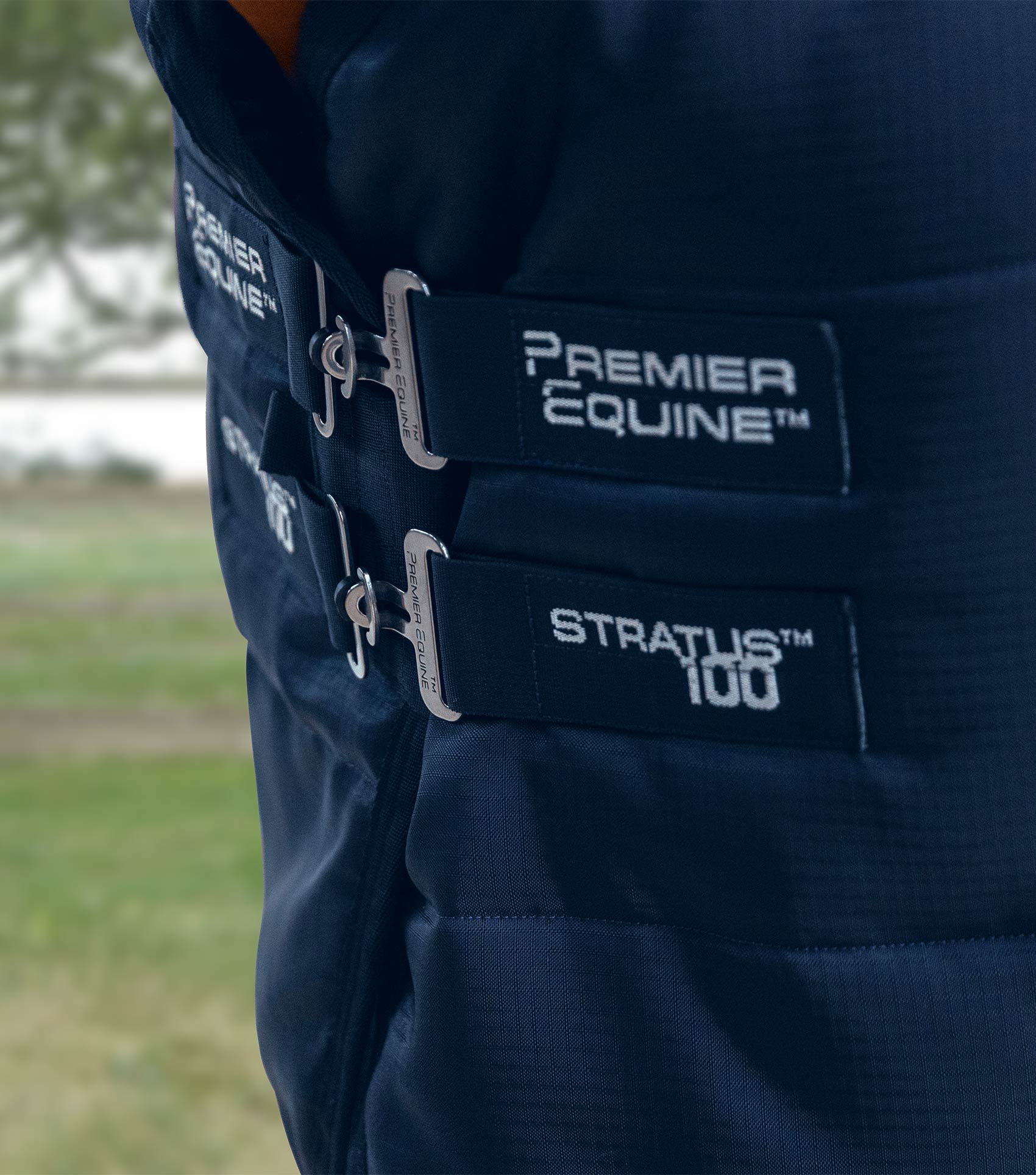 Stratus Stable Rug 100g with Neck Cover Navy - Image 4