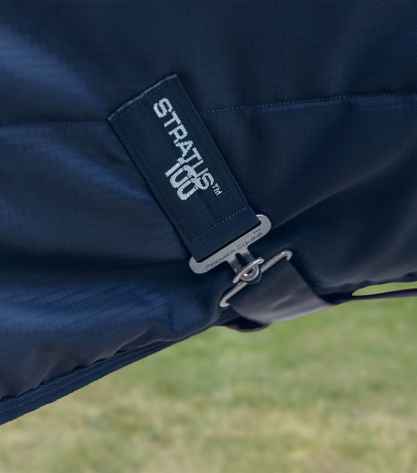 Stratus Stable Rug 100g with Neck Cover Navy - Image 5