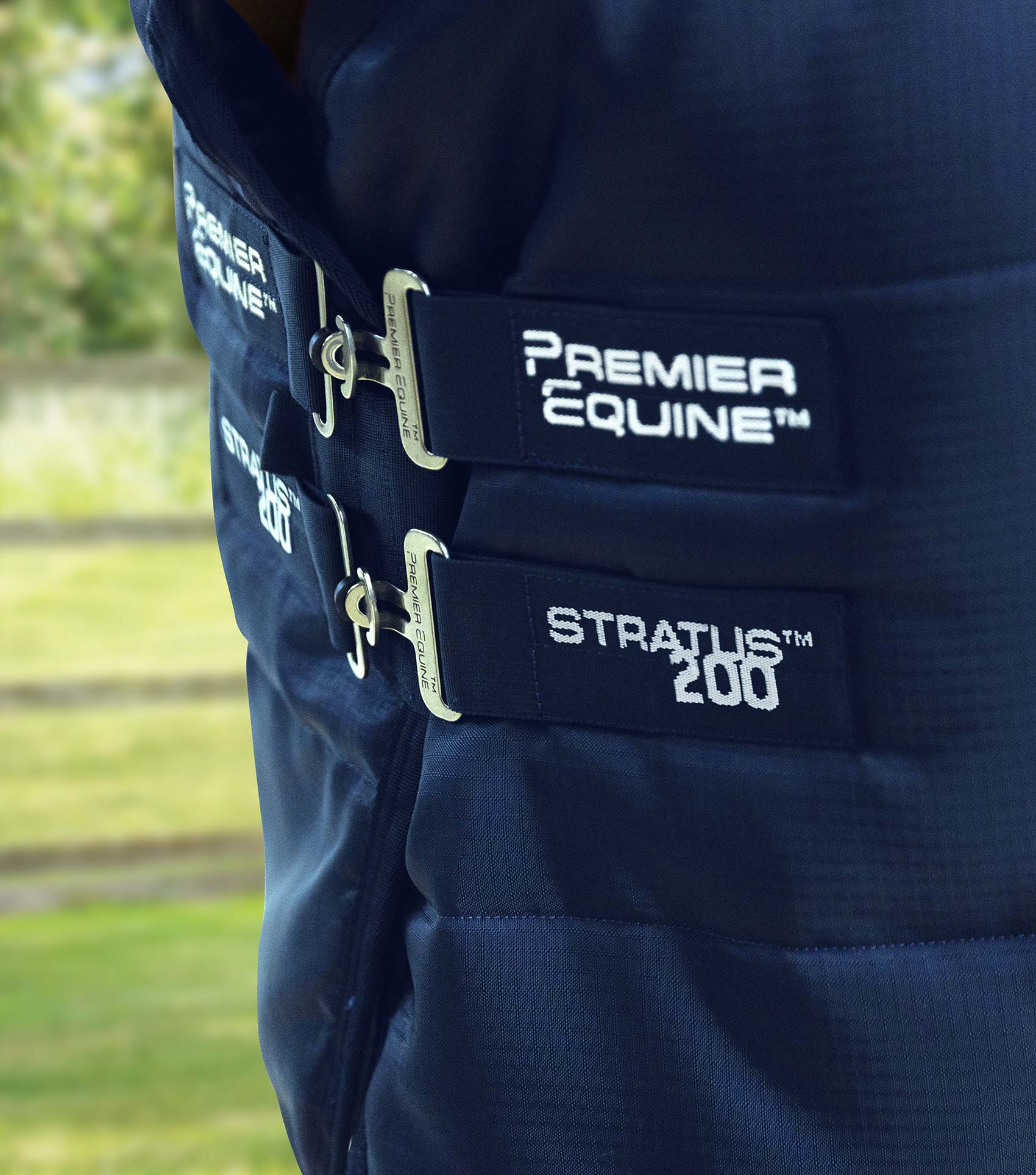 Stratus Stable Rug 200g with Neck Cover Navy - Image 4