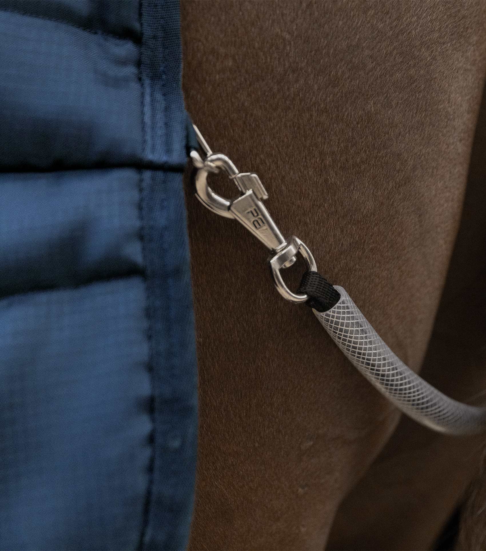 Stratus Stable Rug 200g with Neck Cover Navy - Image 5