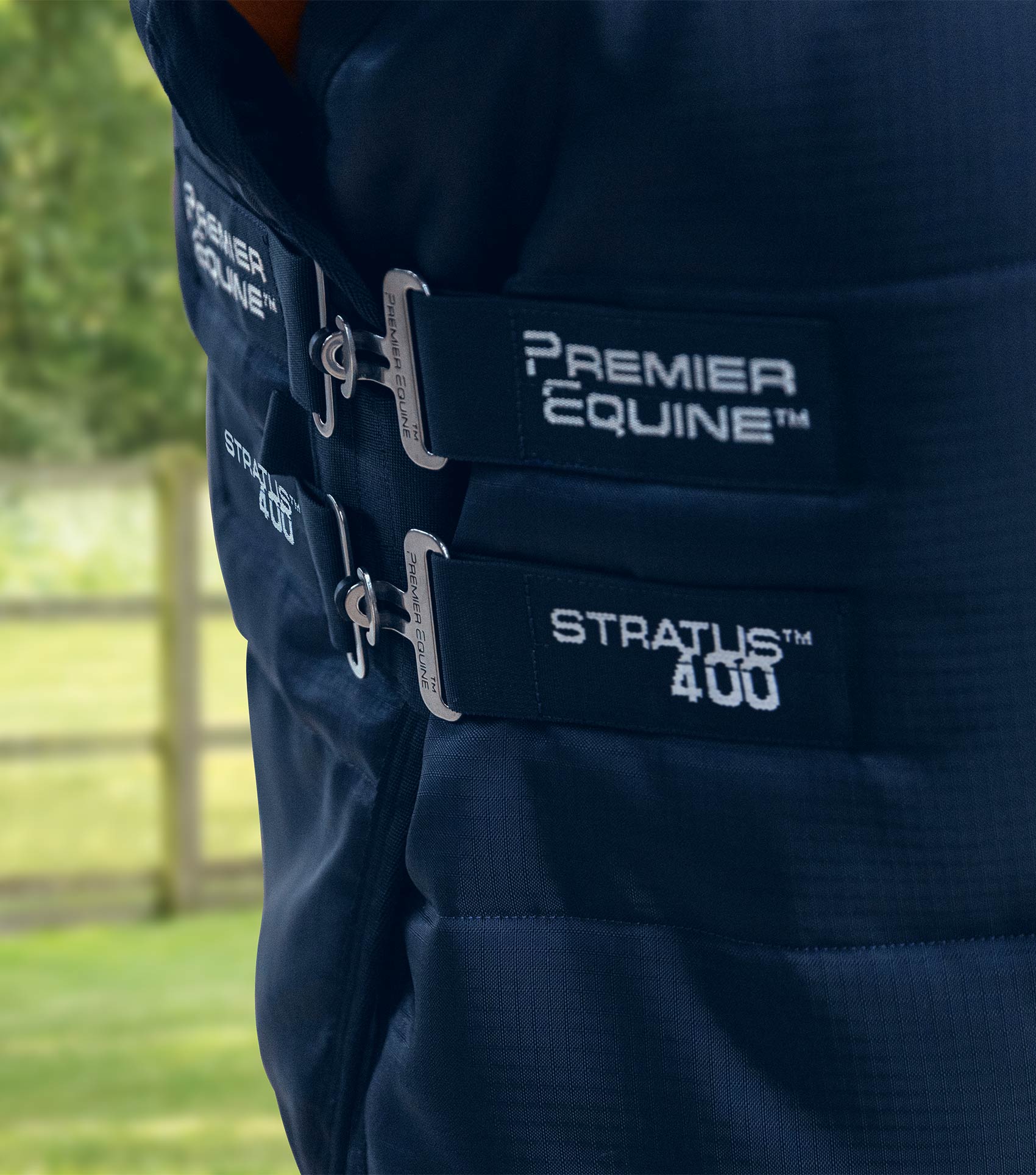 Stratus Stable Rug 400g with Neck Cover Navy - Image 3