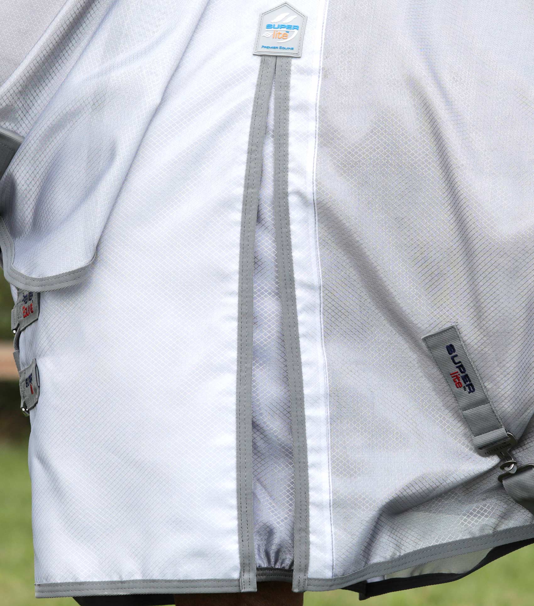 Super Lite Fly Rug with Surcingles Silver - Image 4