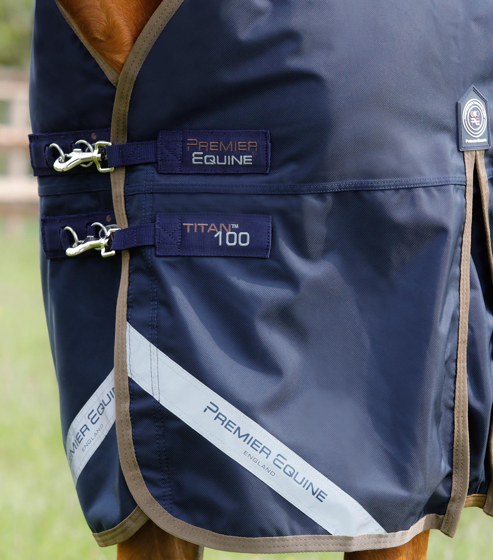 Titan 100g Original Turnout Rug Navy - Image 3