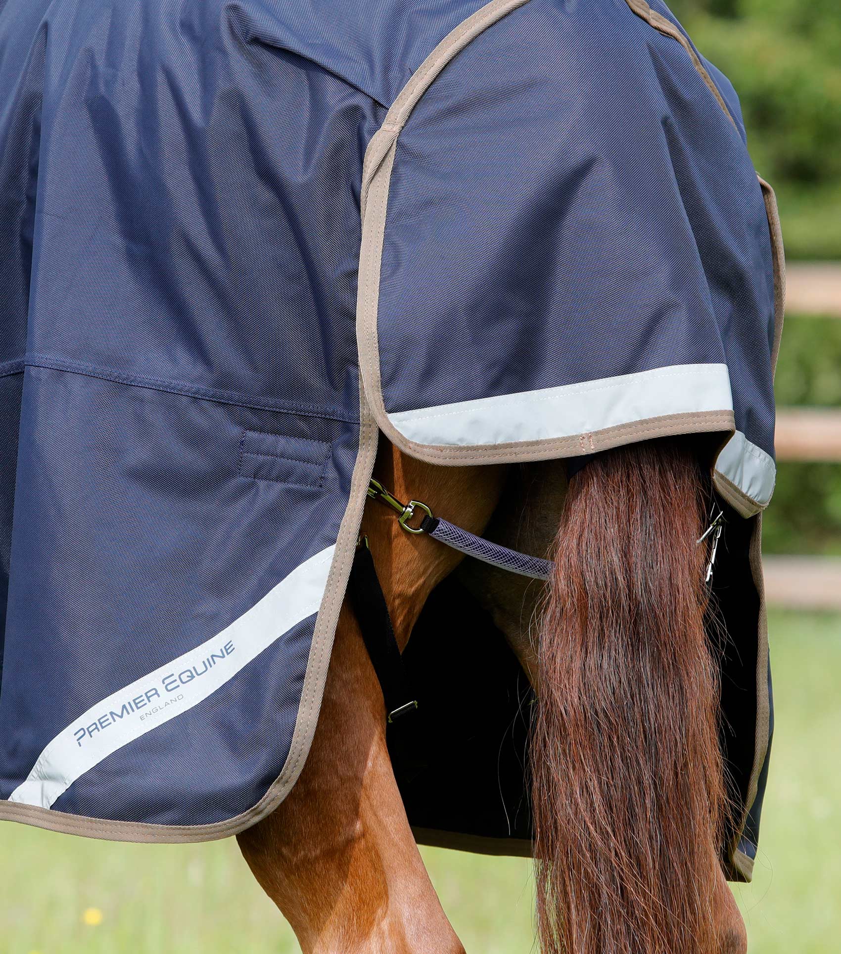 Titan 100g Original Turnout Rug Navy - Image 6