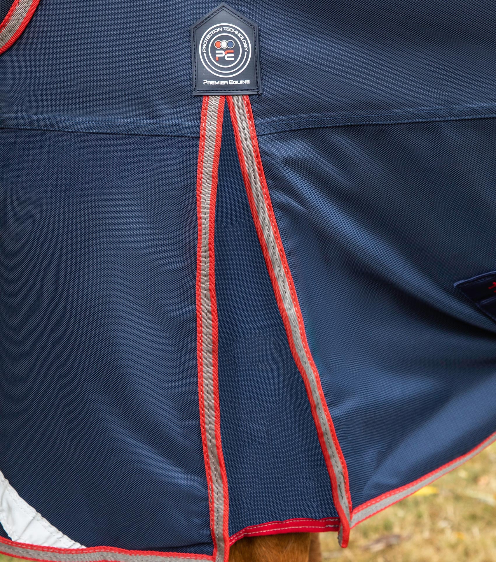 Titan 100g Turnout Rug with Snug-Fit Neck Cover Navy - Image 4