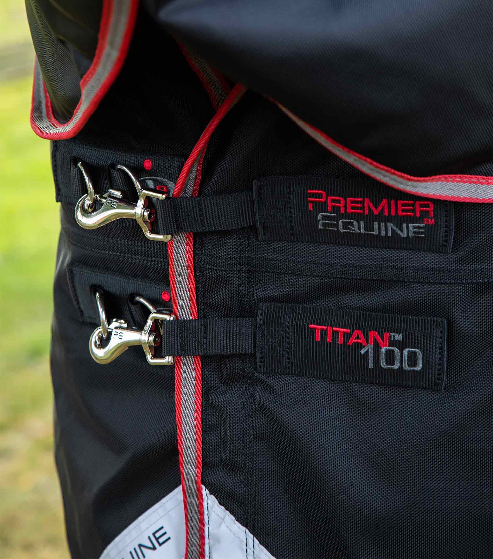 Titan 100g Turnout Rug with Snug-Fit Neck Cover Black - Image 3