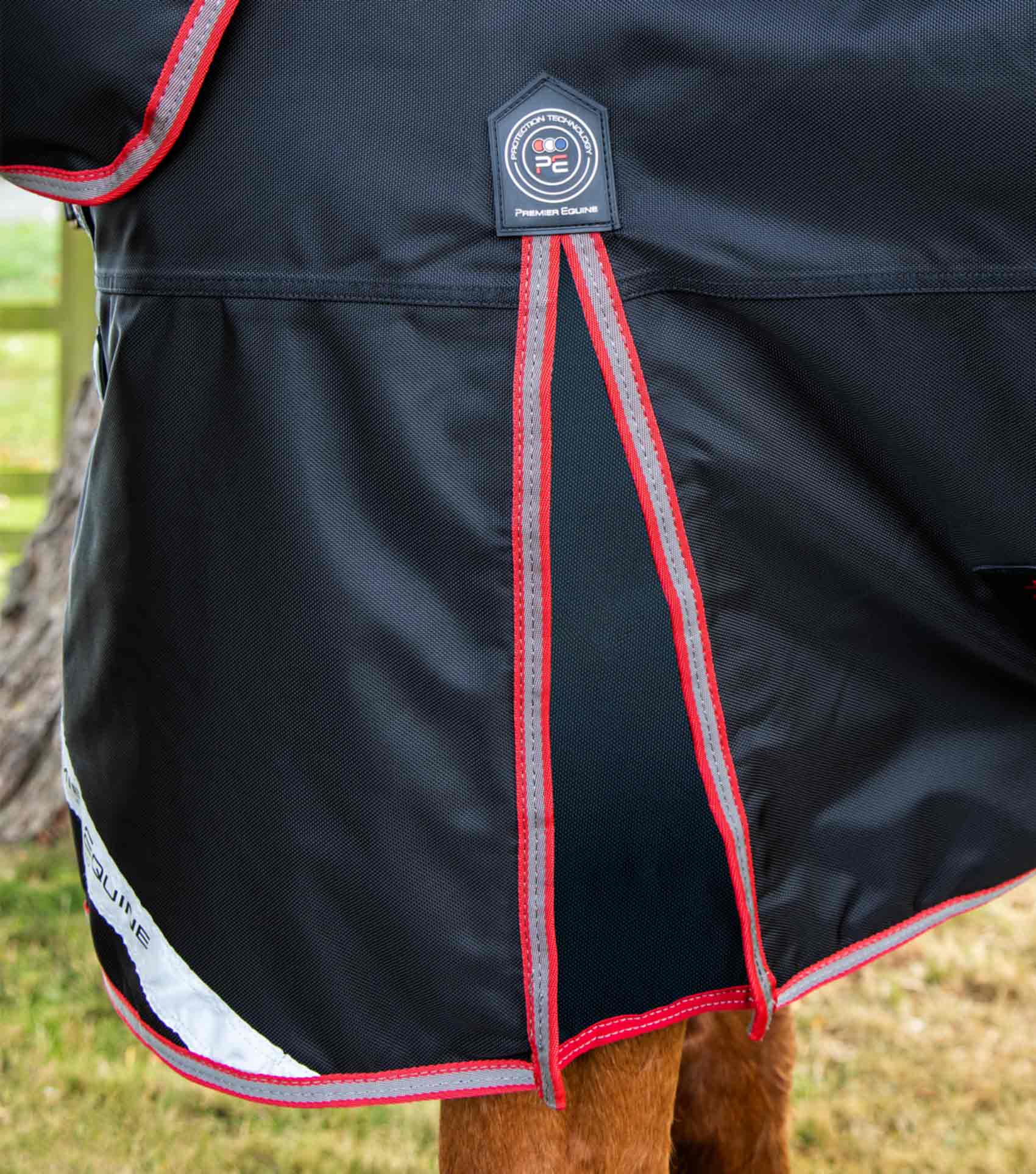 Titan 100g Turnout Rug with Snug-Fit Neck Cover Black - Image 4