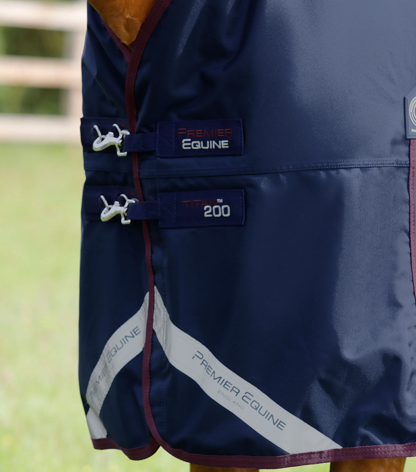 Titan 200g Original Turnout Rug Navy - Image 3