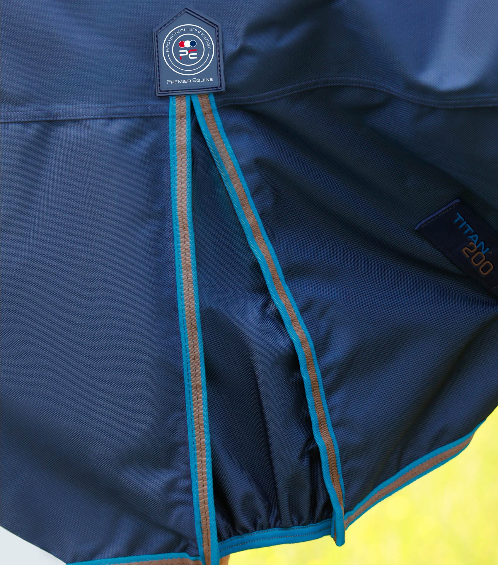 Titan 200g Turnout Rug with Snug-Fit Neck Cover Navy - Image 4