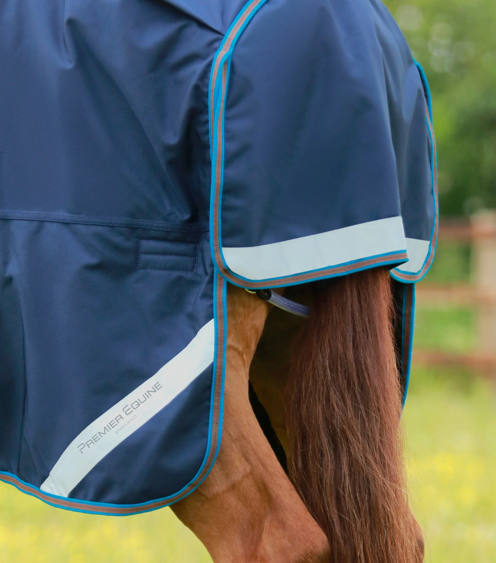 Titan 200g Turnout Rug with Snug-Fit Neck Cover Navy - Image 6