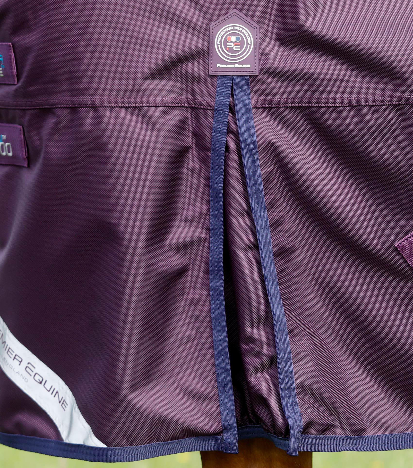 Titan 200g Original Turnout Rug Purple - Image 4