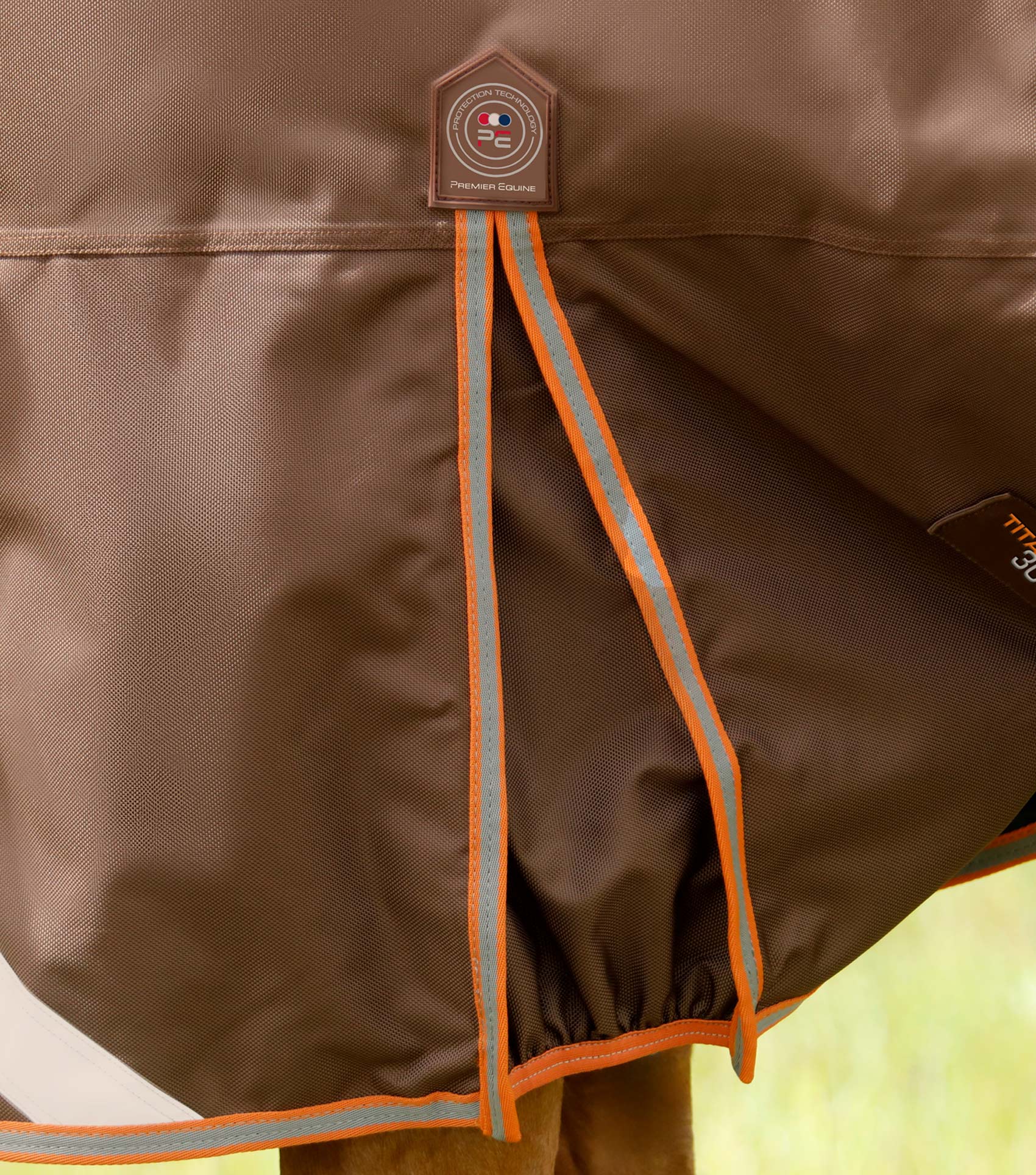 Titan 300g Turnout Rug with Snug-Fit Neck Cover Brown - Image 4