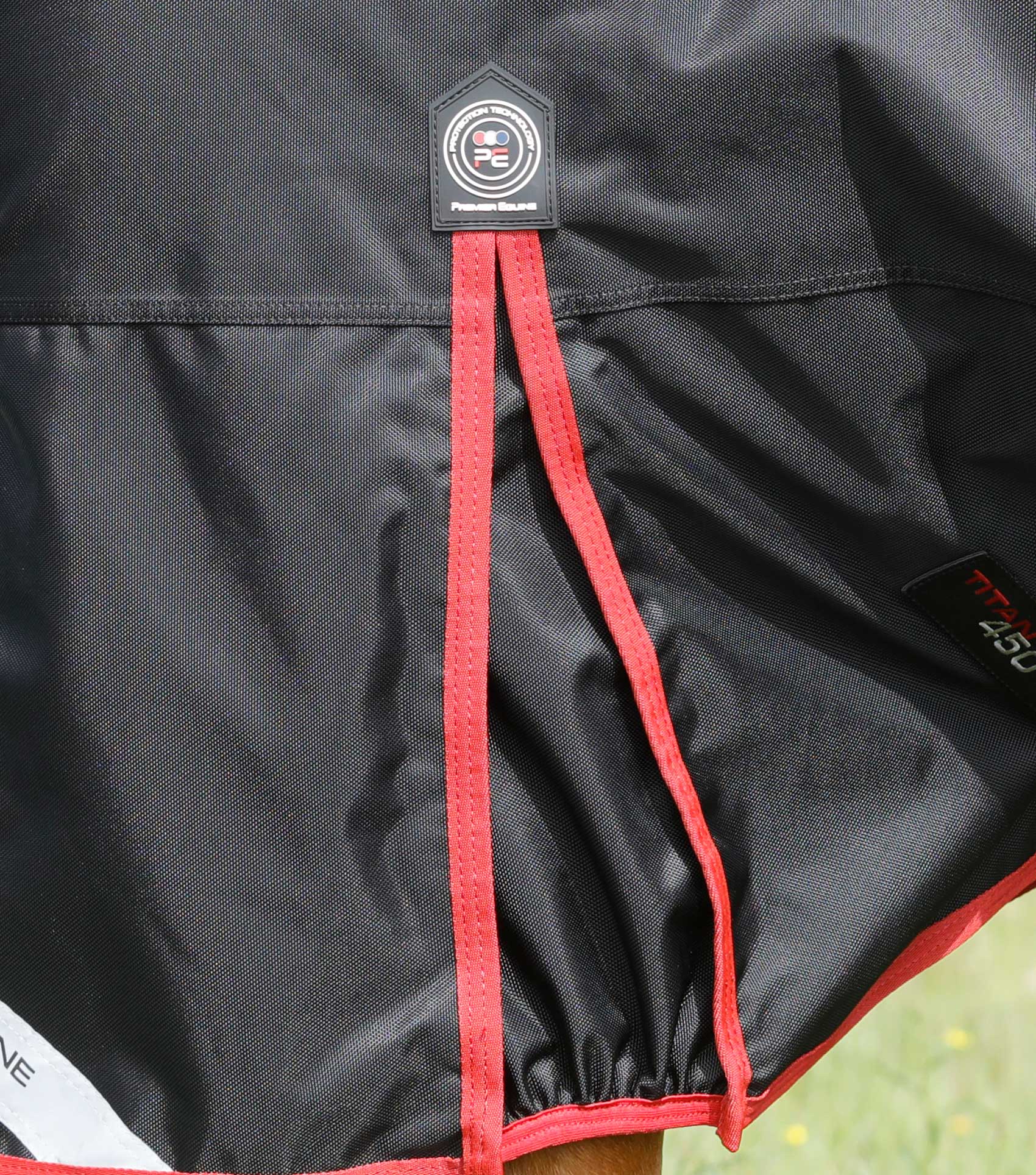 Titan 450g Original Turnout Rug Black - Image 4