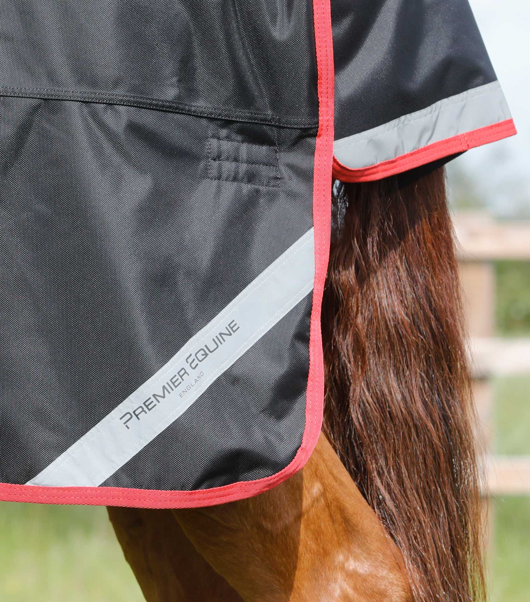 Titan 450g Original Turnout Rug Black - Image 6