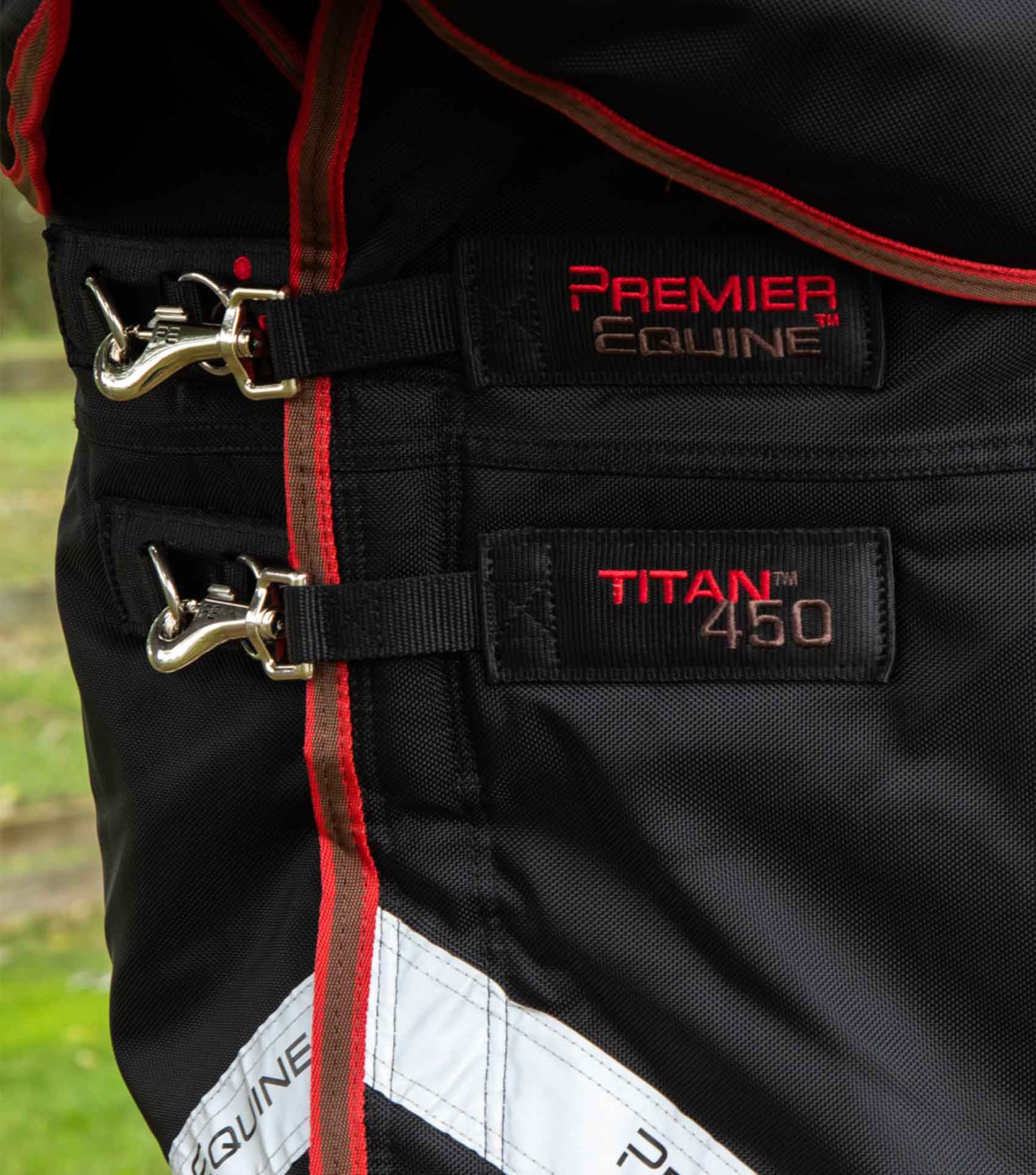 Titan 450g Turnout Rug with Snug-Fit Neck Cover Black - Image 3