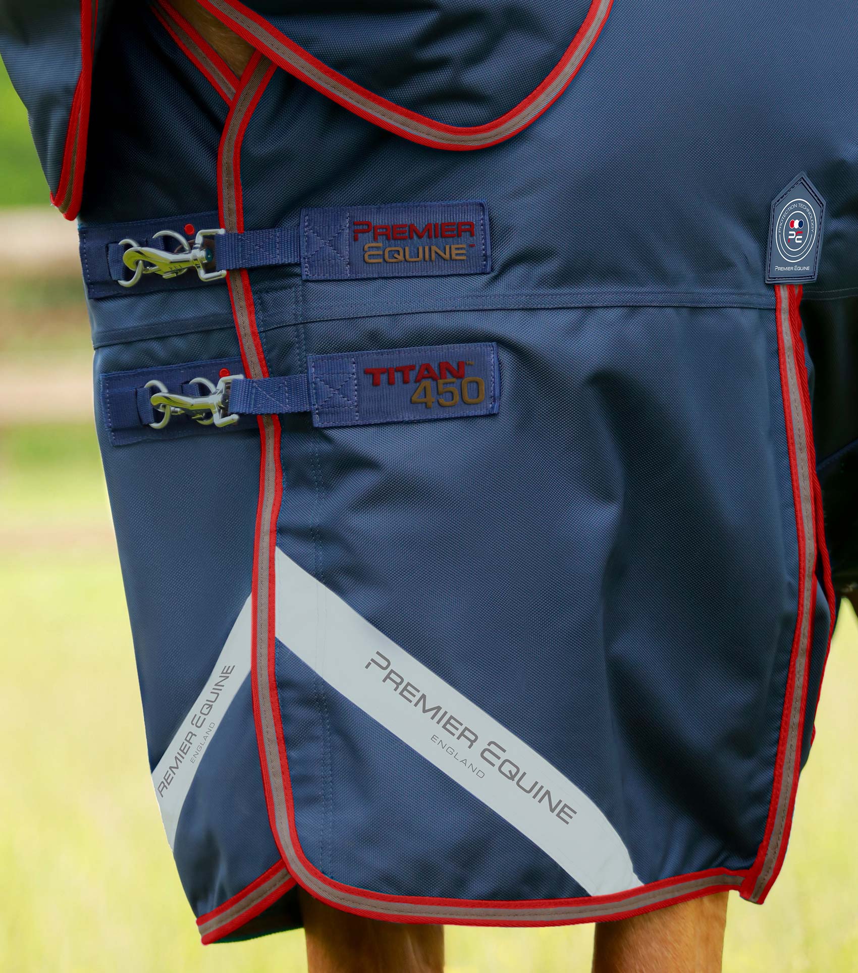 Titan 450g Turnout Rug with Snug-Fit Neck Cover Navy - Image 3