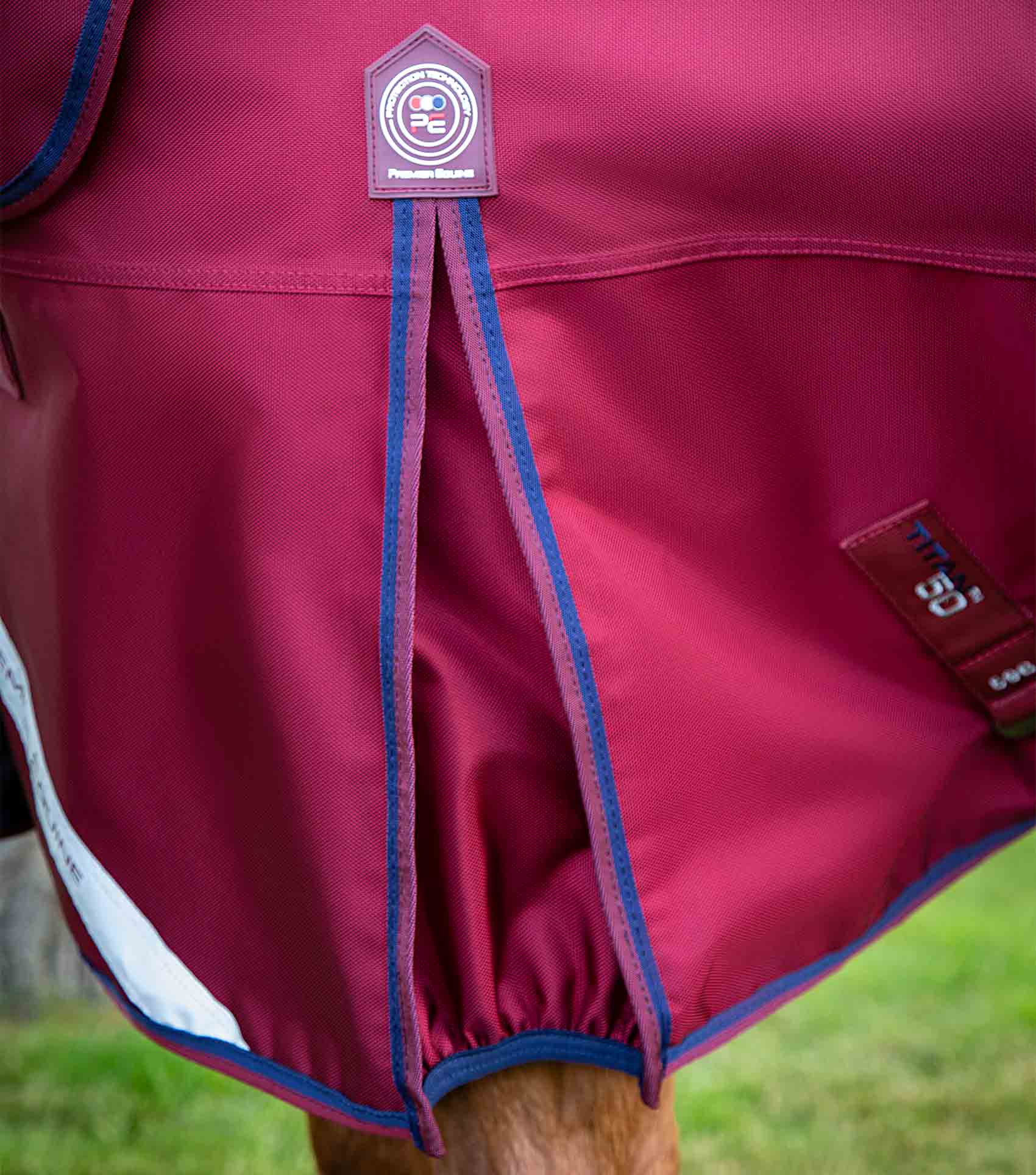 Titan 50g Turnout Rug with Classic Neck Cover Burgundy - Image 4