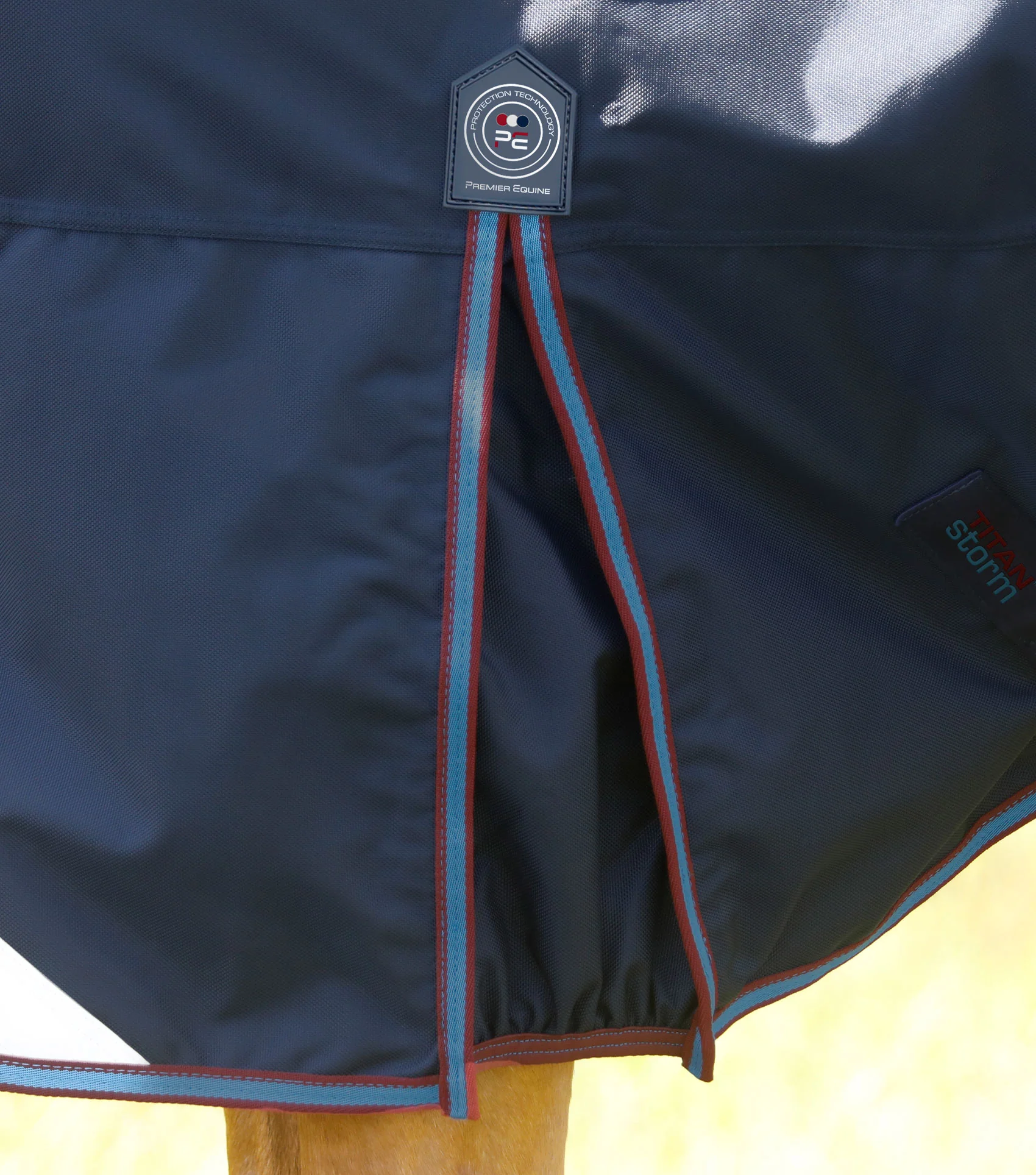 Titan Storm 200g Combo Turnout Rug with Snug-Fit Neck Navy - Image 3
