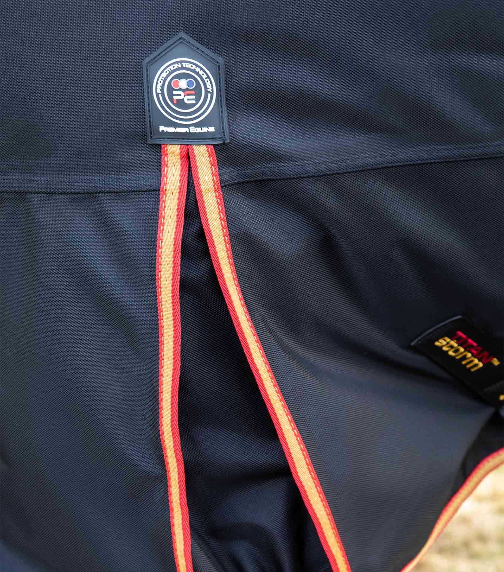 Titan Storm 450g Combo Turnout Rug with Snug-Fit Neck Black - Image 4