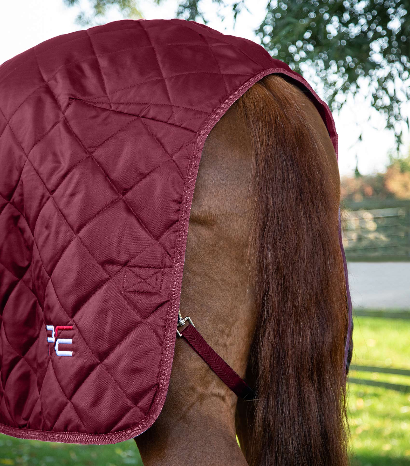 Tuscan Stable Rug 200g Burgundy - Image 6