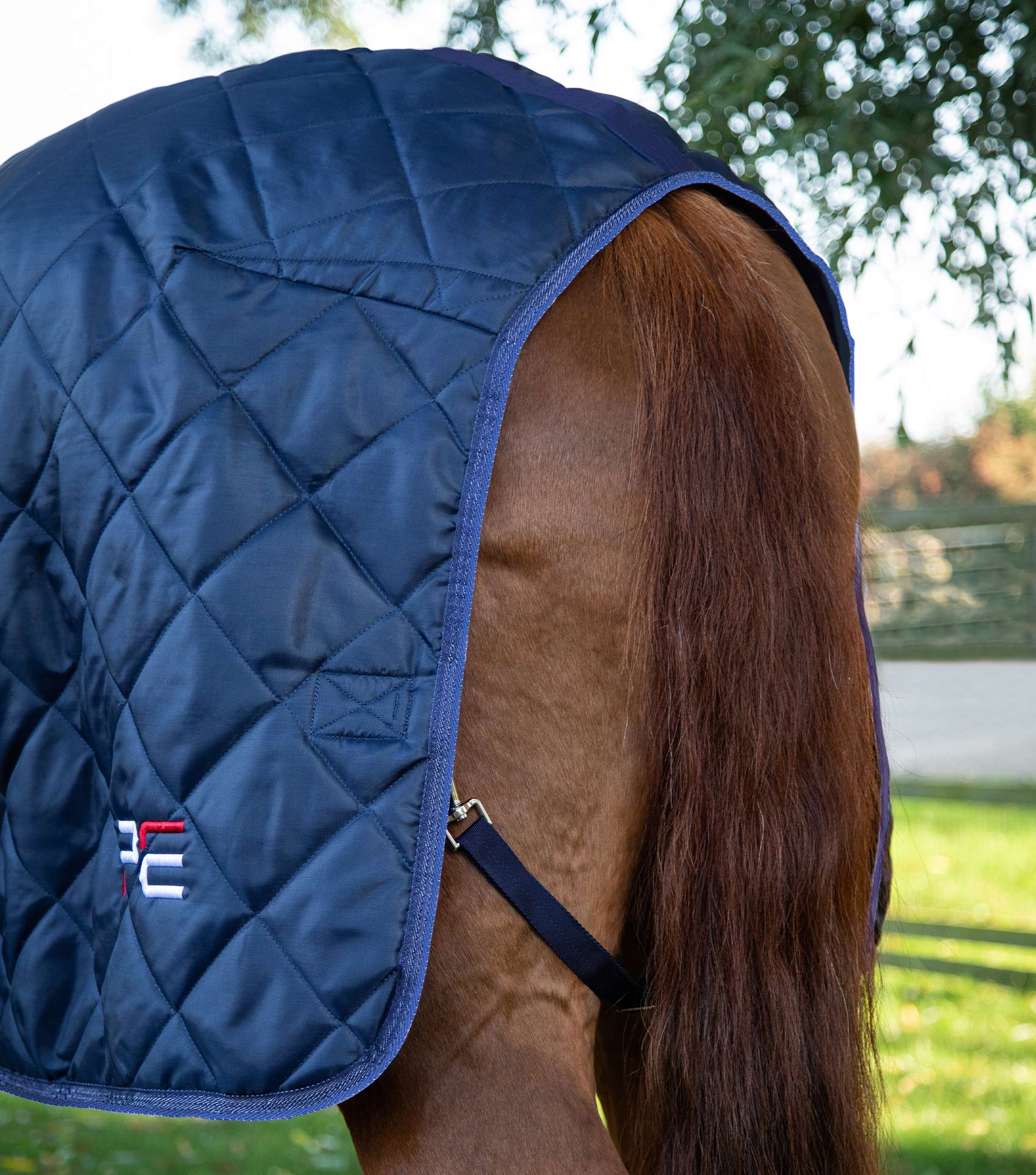 Tuscan Stable Rug 200g Navy - Image 6