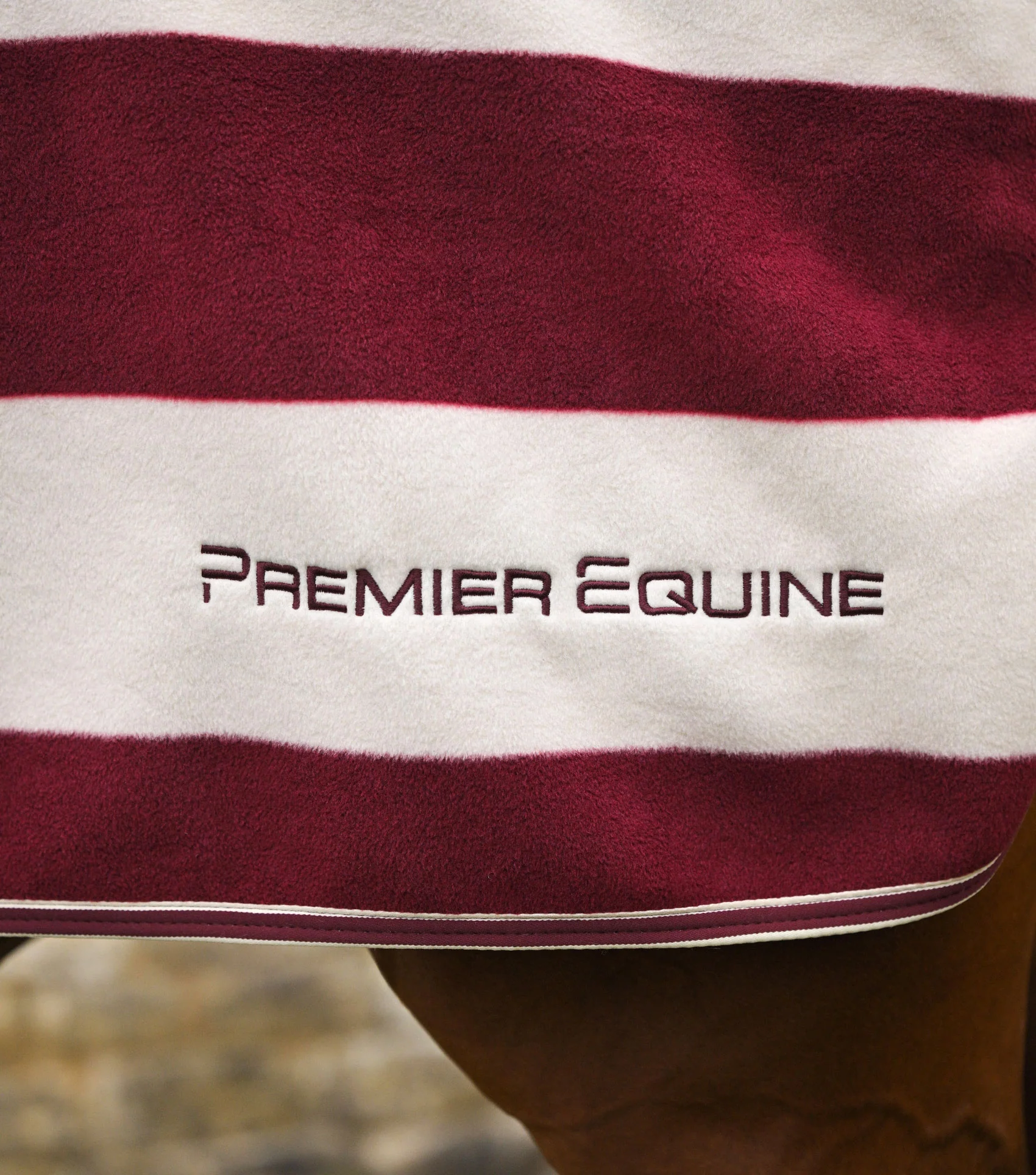 Vellus Horse Fleece Exercise Sheet Burgundy/White - Image 3