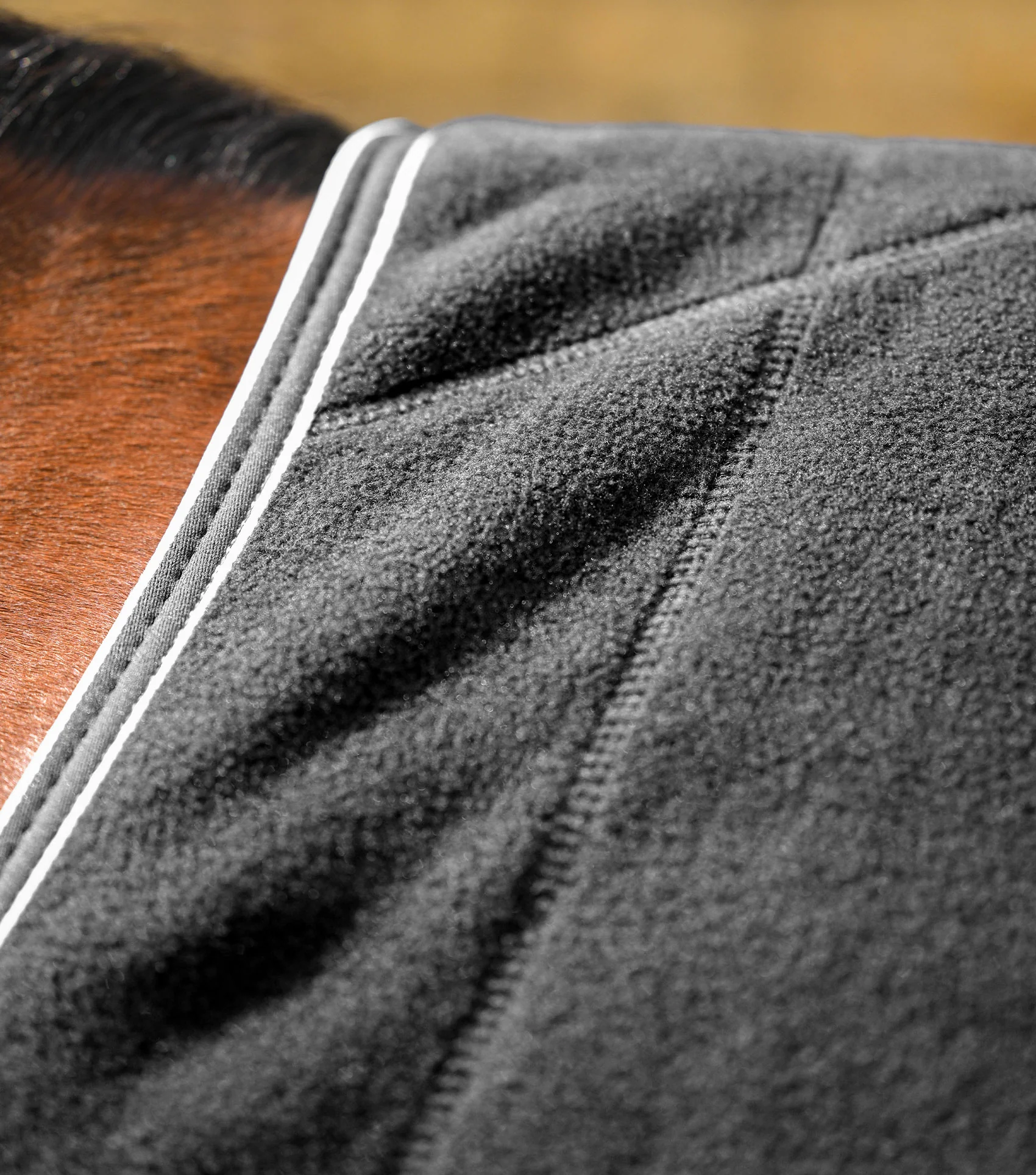 Vellus Horse Fleece Rug Black/White - Image 3