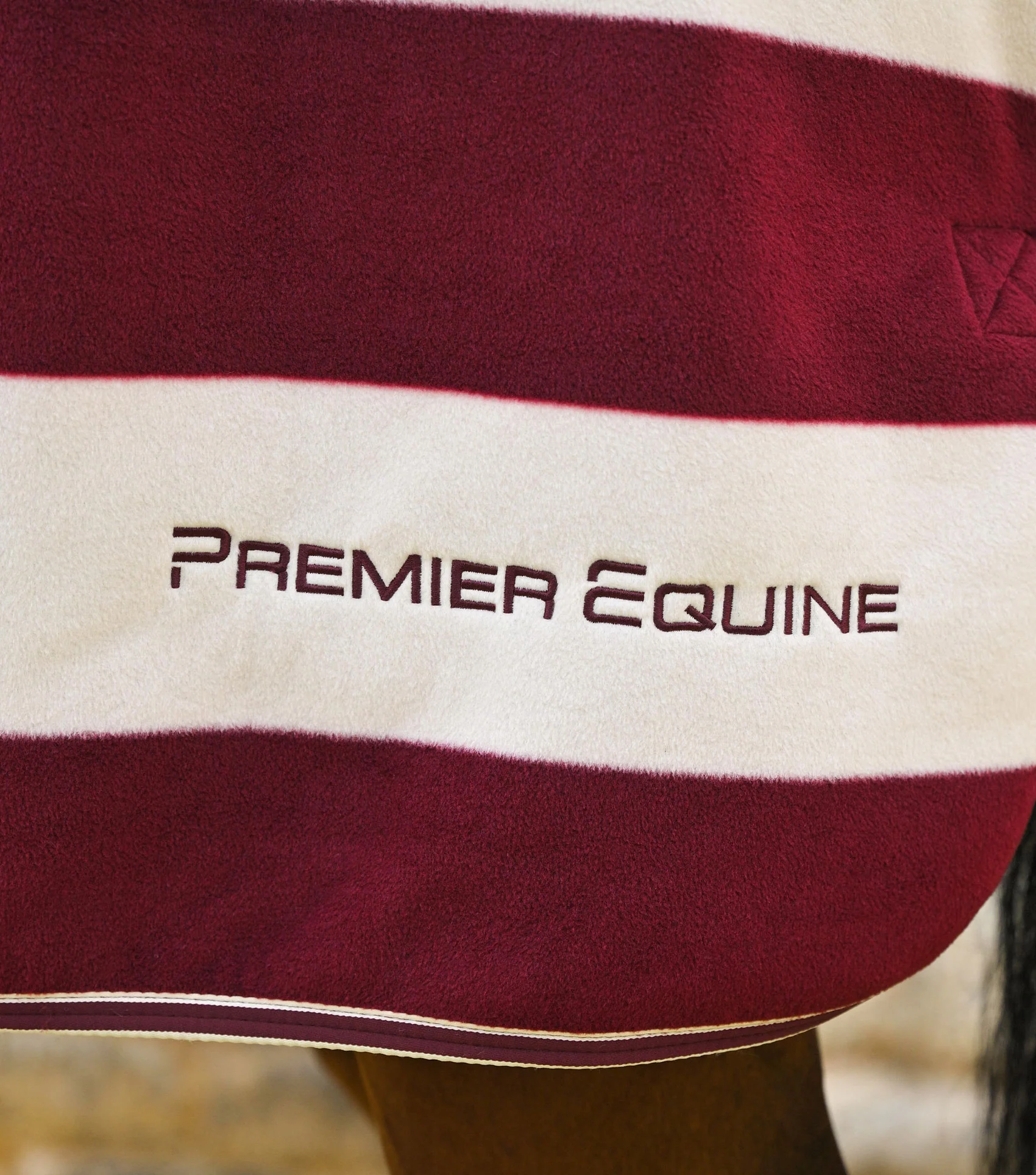 Vellus Horse Fleece Rug Burgundy/White - Image 4