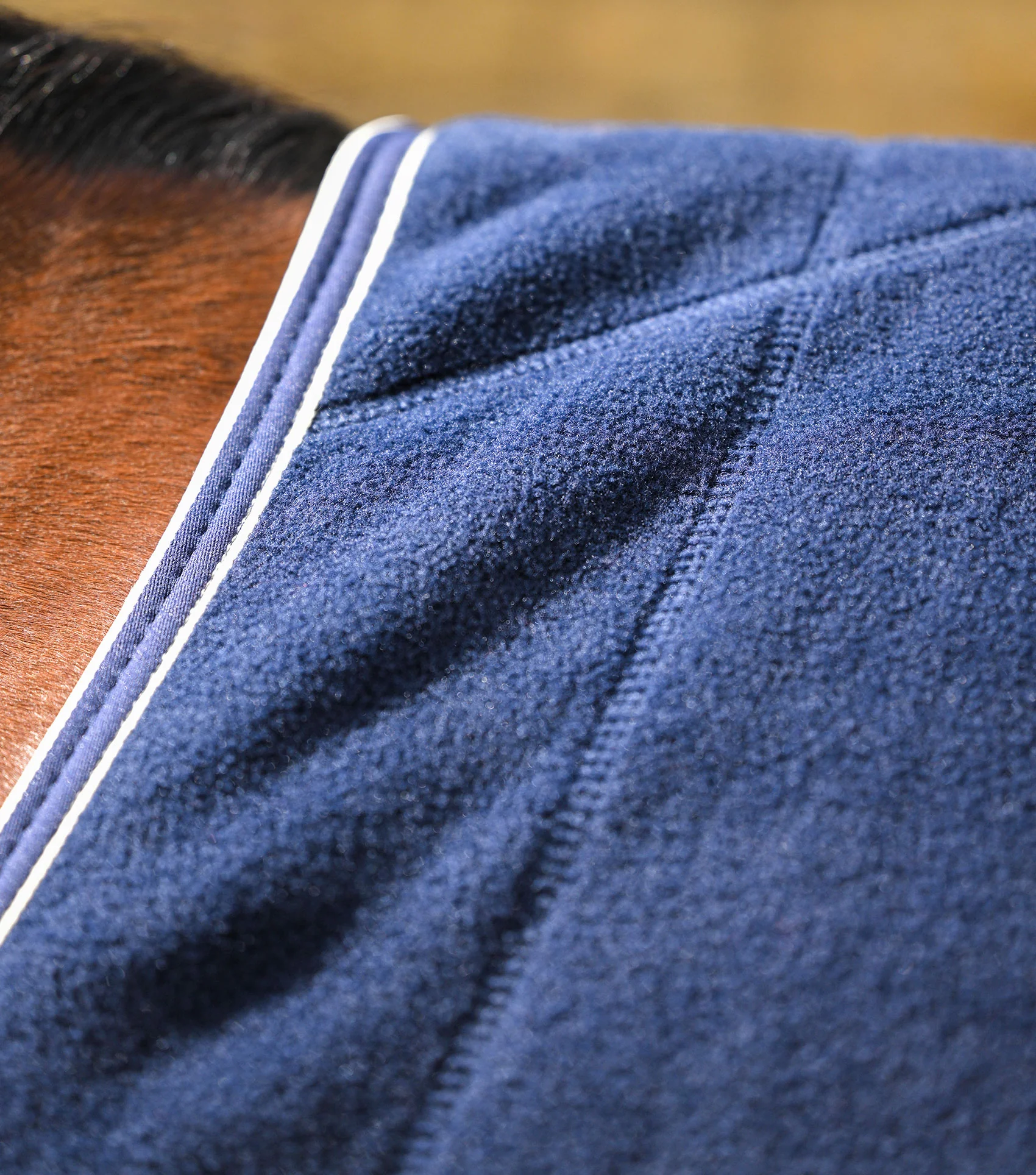 Vellus Horse Fleece Rug Navy/White - Image 3